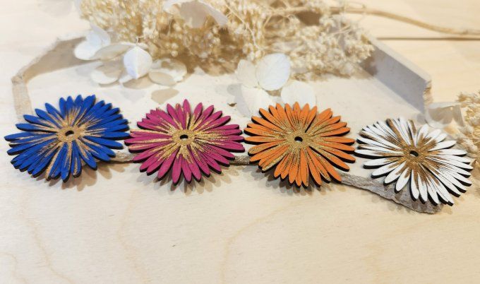 Boucles avec modules bois peint interchangeables marguerite