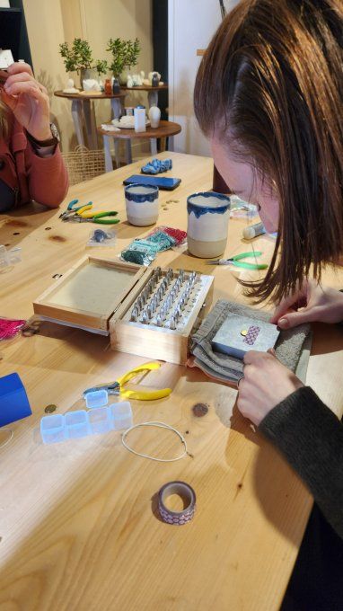 Atelier médaille à message sur cordon