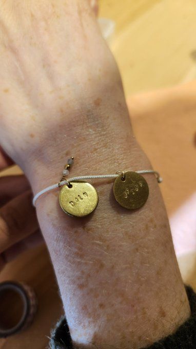 Atelier médaille à message sur cordon