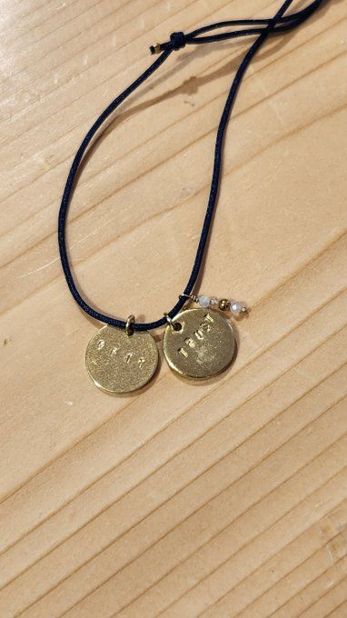 Atelier médaille à message sur cordon