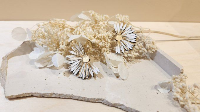 Boucles KYA demie fleurs bois peint