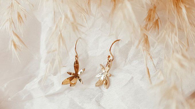 Boucles Fleurs d'agapè dorée à l'or fin