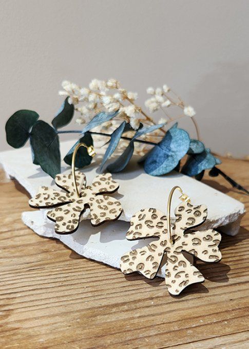 Maxi Fiora boucles d'oreilles en bois gravé léopard